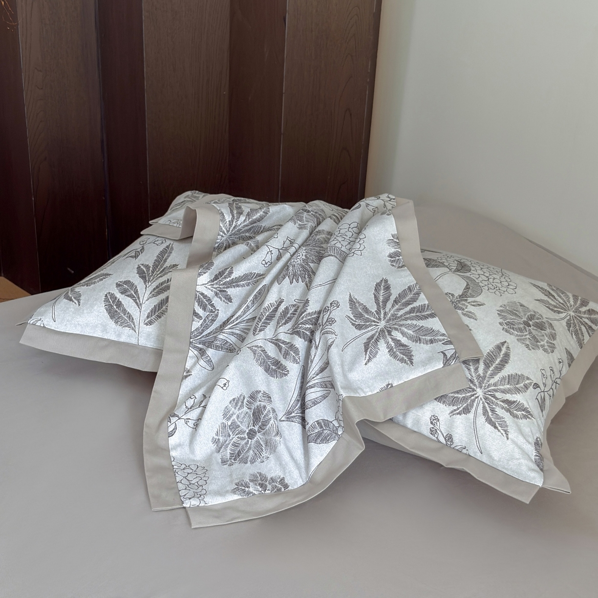 91家纺网 家纺一手货源 找家纺 未来家居 2025新款秋冬全棉加厚磨毛纯色印花缺角工艺系列高端礼盒包装四件套 南非庄园-咖