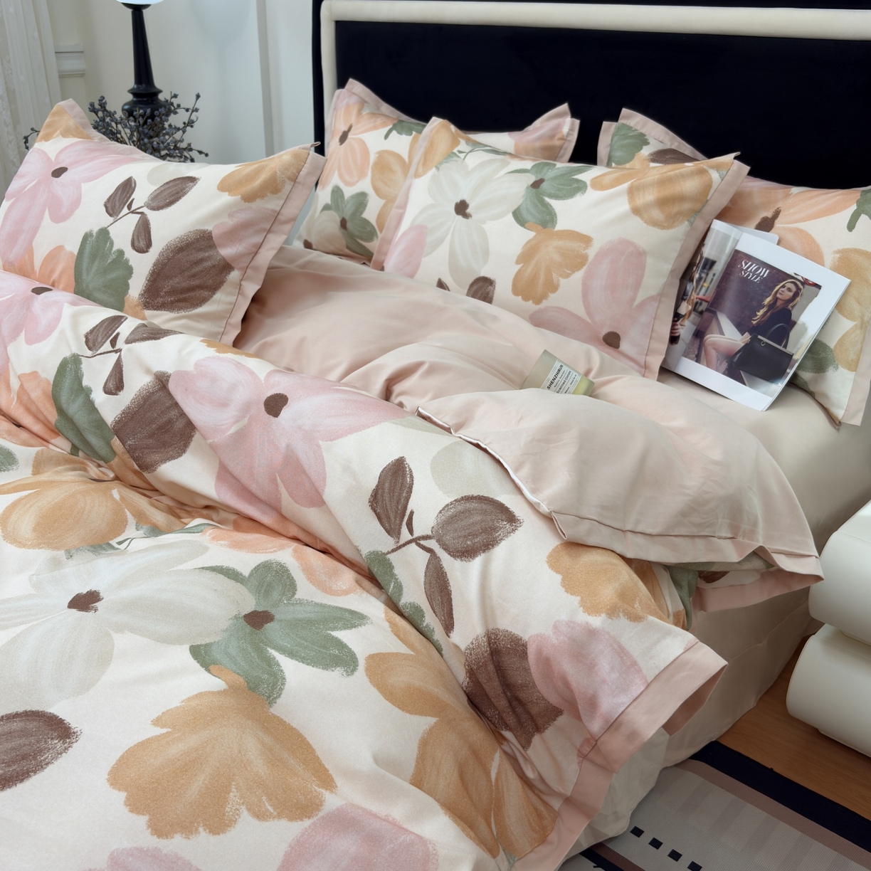 91家纺网 家纺一手货源 找家纺 未来家居 2025新款秋冬全棉加厚磨毛纯色印花缺角工艺系列高端礼盒包装四件套 花满市-粉