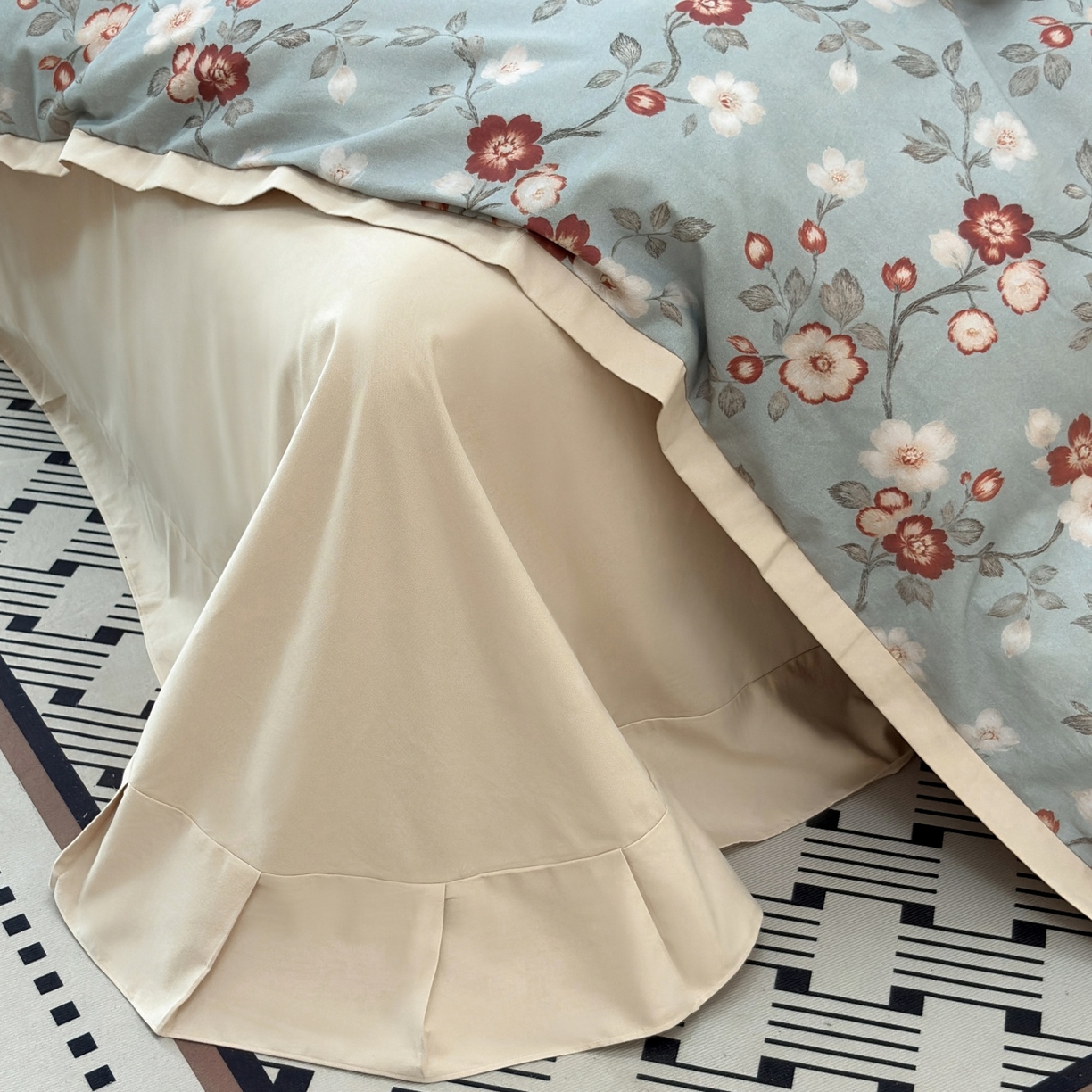 91家纺网 家纺一手货源 找家纺 未来家居 2025新款秋冬全棉加厚磨毛纯色印花缺角工艺系列高端礼盒包装四件套 兰茵-蓝