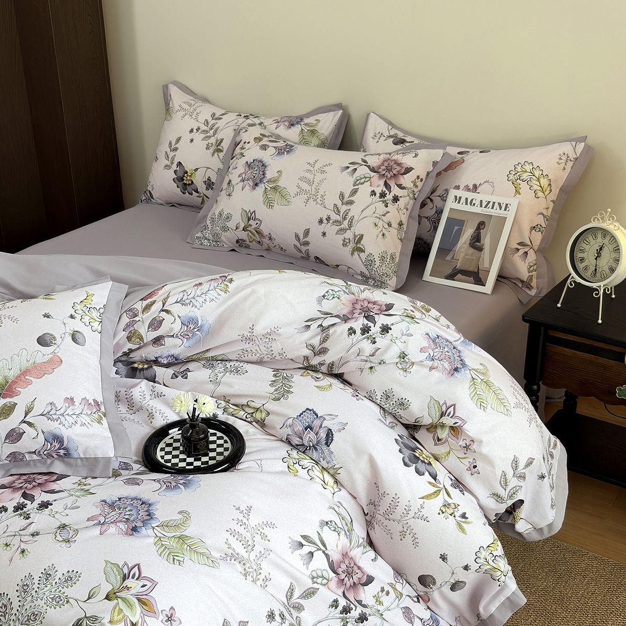 91家纺网 家纺一手货源 找家纺 未来家居 2025新款秋冬全棉加厚磨毛纯色印花缺角工艺系列高端礼盒包装四件套 紫蔓