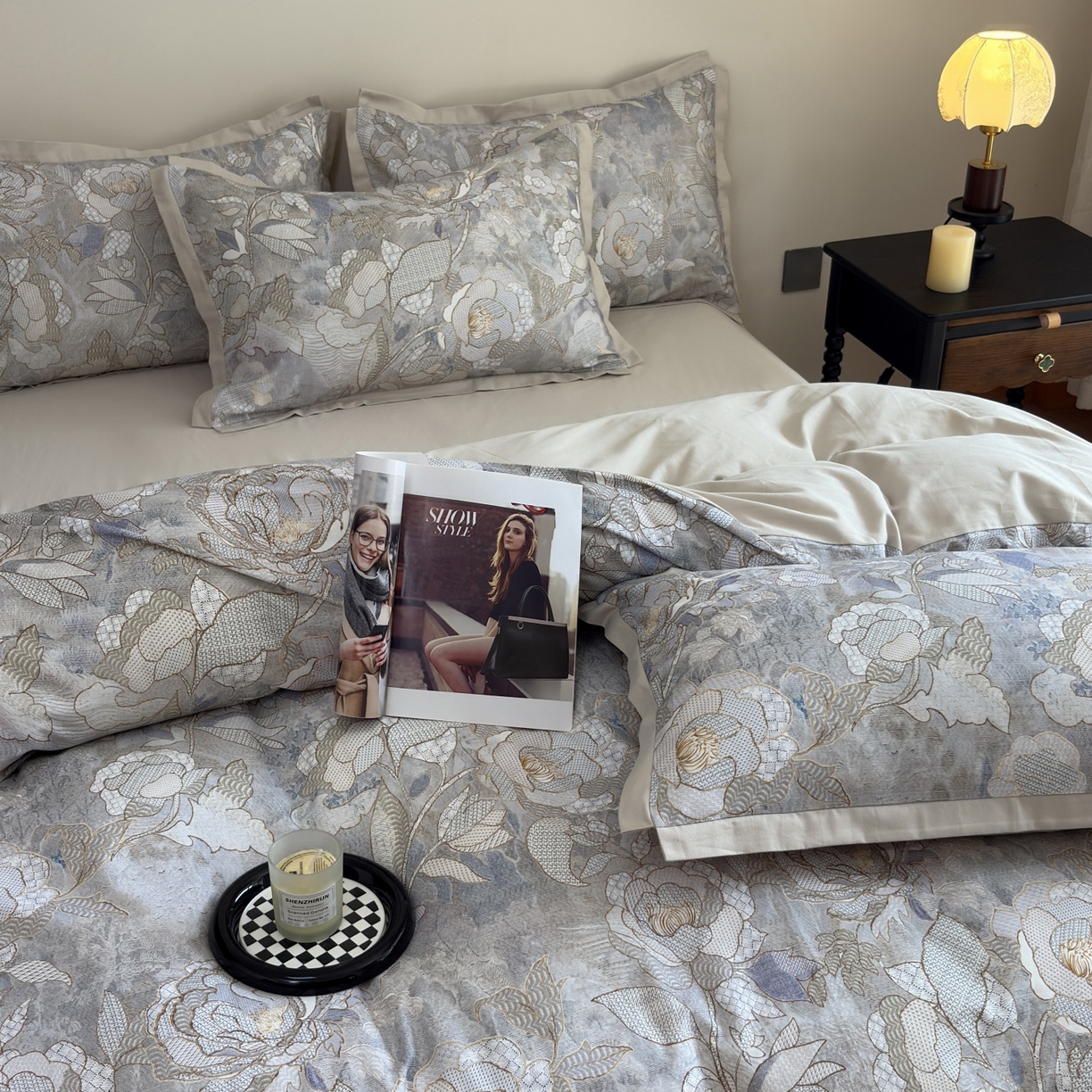 91家纺网 家纺一手货源 找家纺 未来家居 2025新款秋冬全棉加厚磨毛纯色印花缺角工艺系列高端礼盒包装四件套 露娜-灰