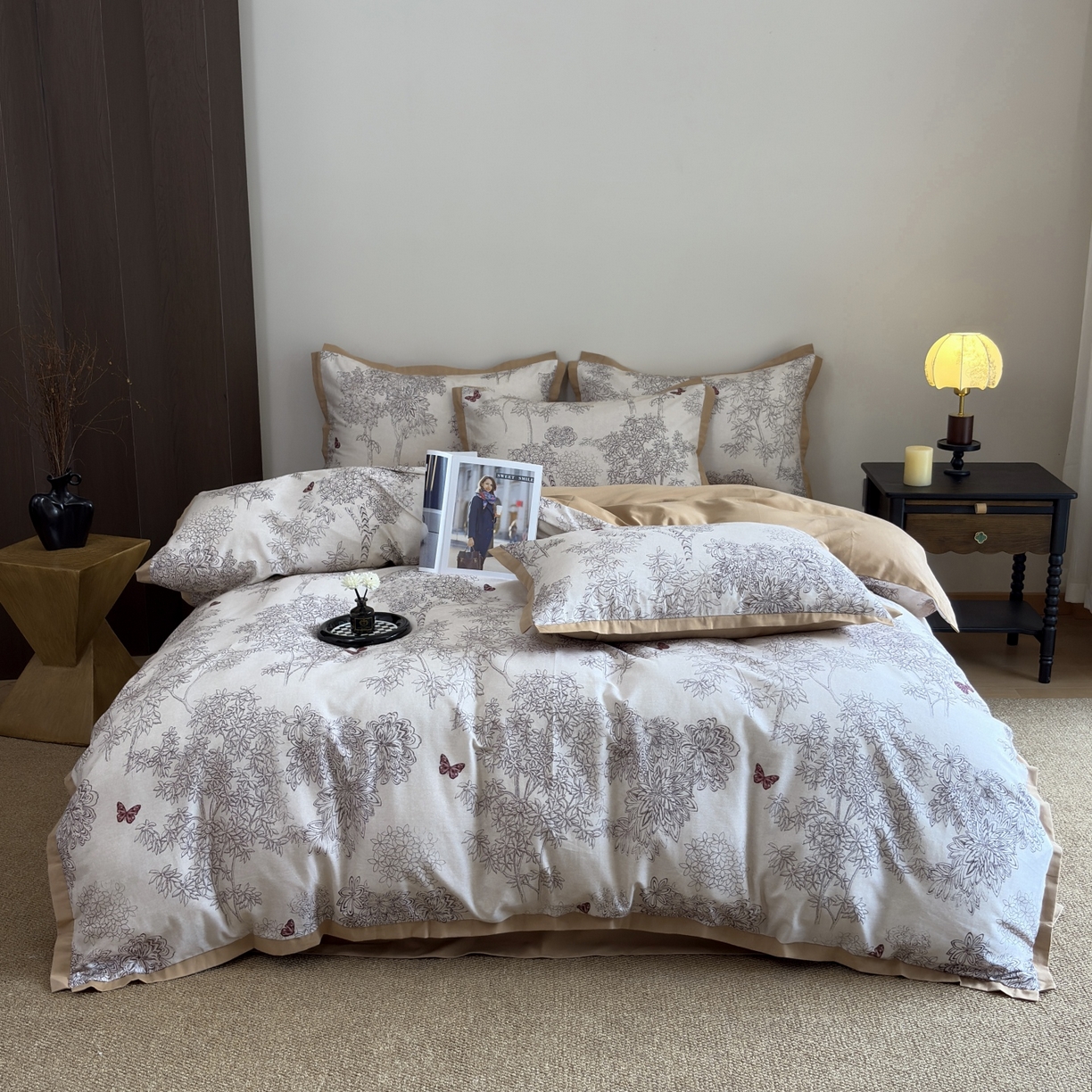 91家纺网 家纺一手货源 找家纺 未来家居 2025新款秋冬全棉加厚磨毛纯色印花缺角工艺系列高端礼盒包装四件套 初音琳浅-豆沙