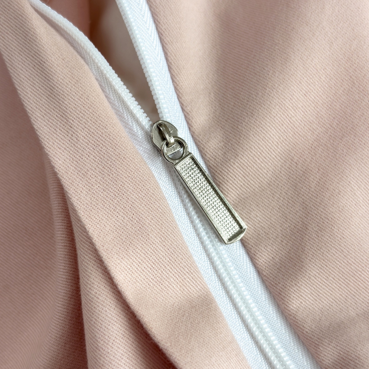 91家纺网 家纺一手货源 找家纺 （总）未来家居 2025新款秋冬全棉加厚磨毛纯色印花缺角工艺系列高端礼盒包装四件套