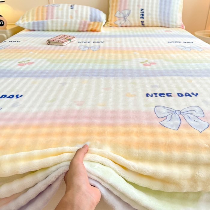 91家纺网 家纺一手货源 找家纺 爱屋及屋 2025新款牛奶泡泡绒印花单床单 床单单件 彩虹蝴蝶结