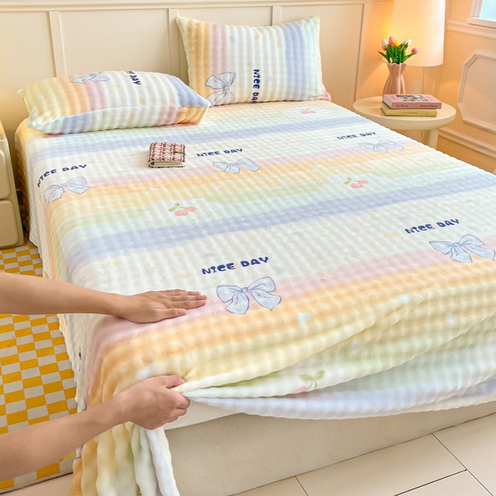 91家纺网 家纺一手货源 找家纺 爱屋及屋 2025新款牛奶泡泡绒印花单床单 床单单件 彩虹蝴蝶结