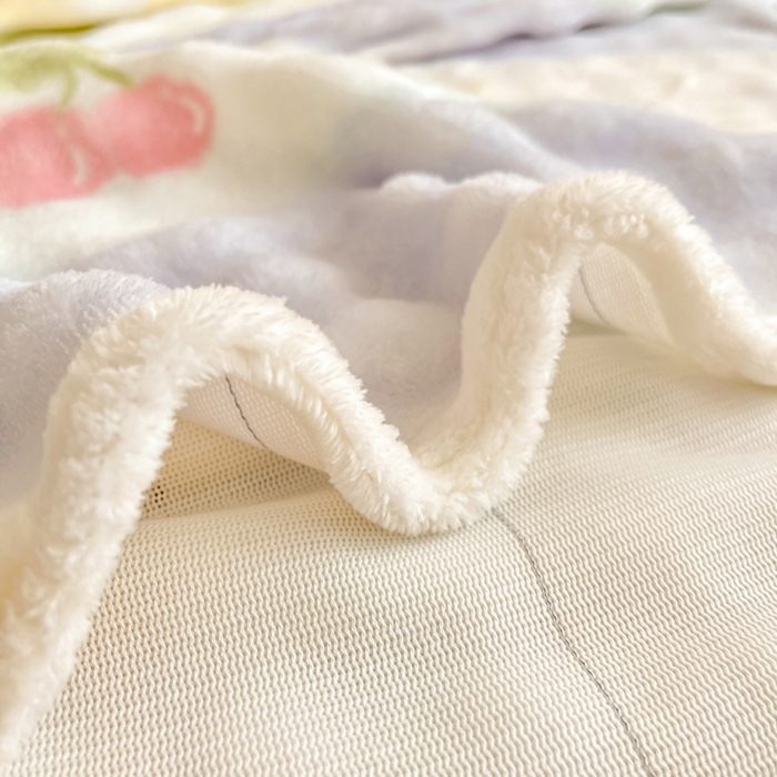 91家纺网 家纺一手货源 找家纺 爱屋及屋 2025新款牛奶泡泡绒印花单床单 床单单件 彩虹蝴蝶结