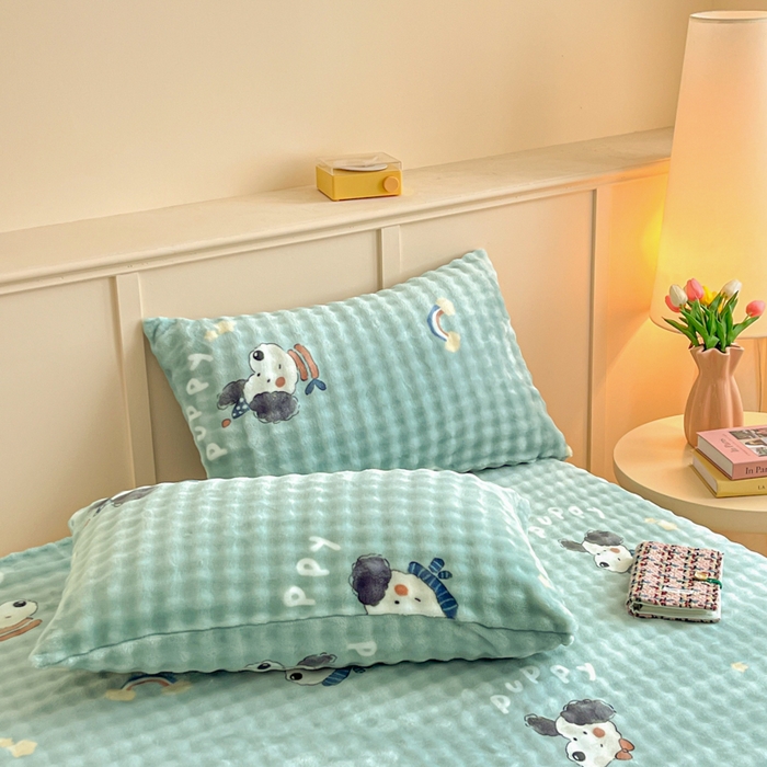 91家纺网 家纺一手货源 找家纺 爱屋及屋 2025新款牛奶泡泡绒印花单床单 床单单件 彩虹小狗