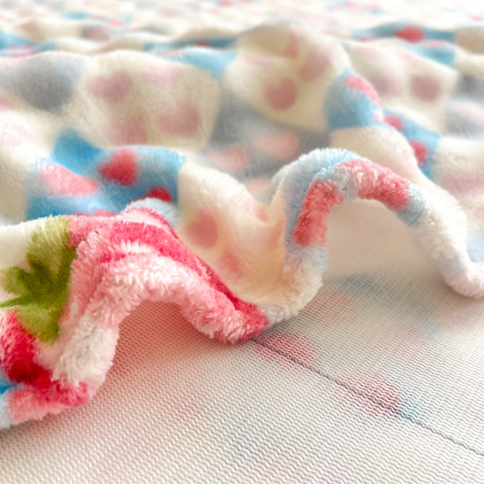 91家纺网 家纺一手货源 找家纺 爱屋及屋 2025新款牛奶泡泡绒印花单床单 床单单件 草莓格