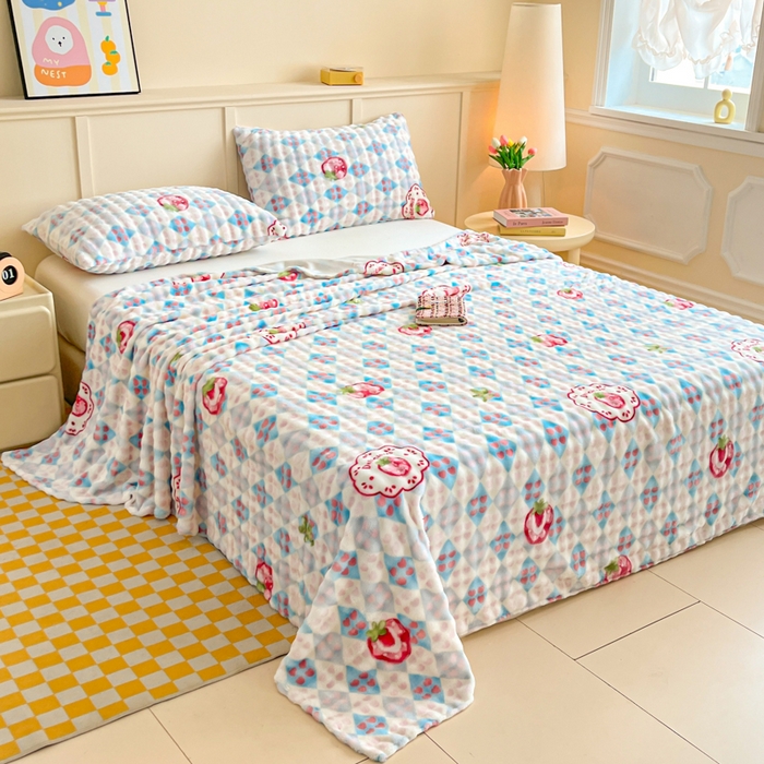 91家纺网 家纺一手货源 找家纺 爱屋及屋 2025新款牛奶泡泡绒印花单床单 床单单件 草莓格