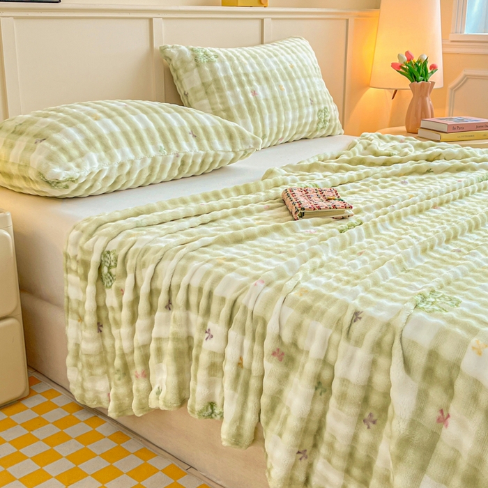 91家纺网 家纺一手货源 找家纺 爱屋及屋 2025新款牛奶泡泡绒印花单床单 床单单件 蝴蝶结-绿