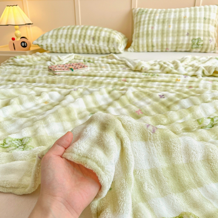 91家纺网 家纺一手货源 找家纺 爱屋及屋 2025新款牛奶泡泡绒印花单床单 床单单件 蝴蝶结-绿
