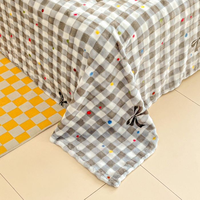 91家纺网 家纺一手货源 找家纺 爱屋及屋 2025新款牛奶泡泡绒印花单床单 床单单件 灰格蝴蝶结