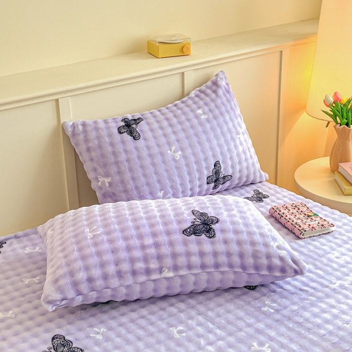 91家纺网 家纺一手货源 找家纺 爱屋及屋 2025新款牛奶泡泡绒印花单床单 床单单件 蕾丝蝴蝶结