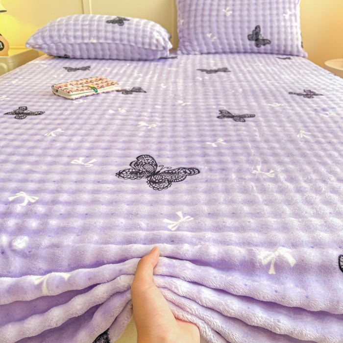 91家纺网 家纺一手货源 找家纺 爱屋及屋 2025新款牛奶泡泡绒印花单床单 床单单件 蕾丝蝴蝶结