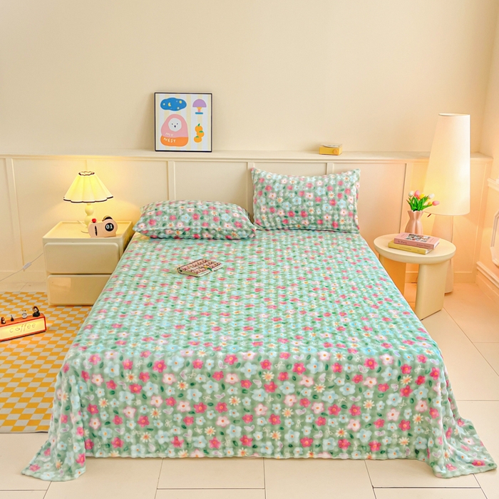 91家纺网 家纺一手货源 找家纺 爱屋及屋 2025新款牛奶泡泡绒印花单床单 床单单件 绿底小花