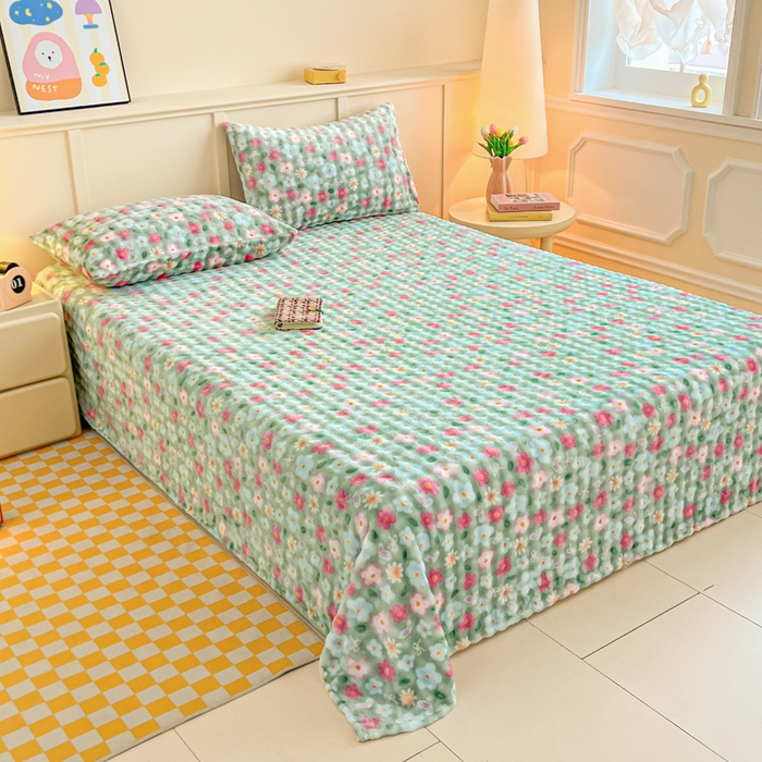 91家纺网 家纺一手货源 找家纺 爱屋及屋 2025新款牛奶泡泡绒印花单床单 床单单件 绿底小花