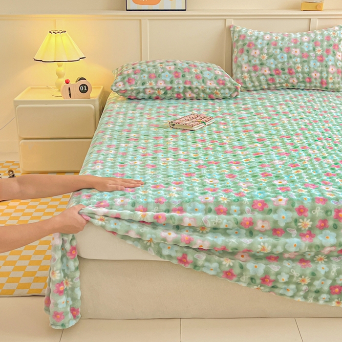 91家纺网 家纺一手货源 找家纺 爱屋及屋 2025新款牛奶泡泡绒印花单床单 床单单件 绿底小花