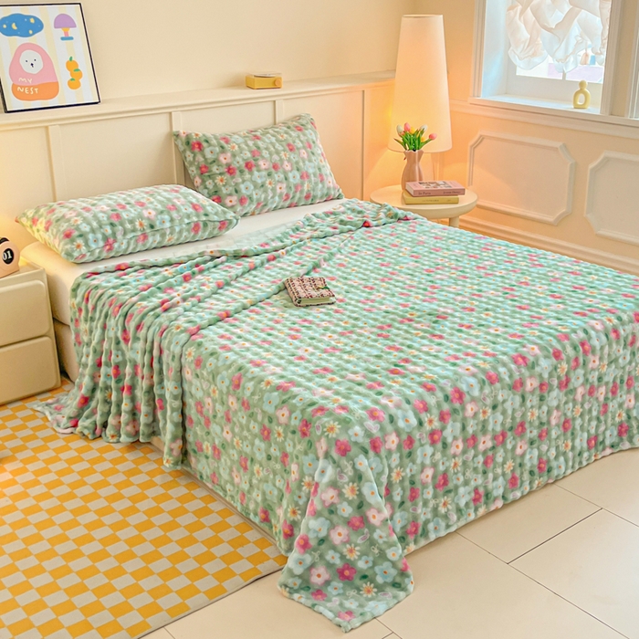 91家纺网 家纺一手货源 找家纺 爱屋及屋 2025新款牛奶泡泡绒印花单床单 床单单件 绿底小花