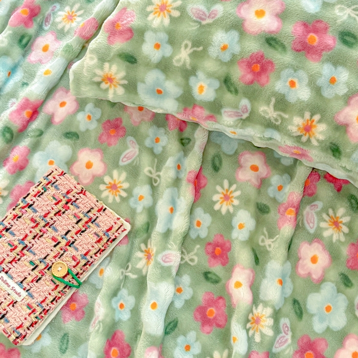 91家纺网 家纺一手货源 找家纺 爱屋及屋 2025新款牛奶泡泡绒印花单床单 床单单件 绿底小花