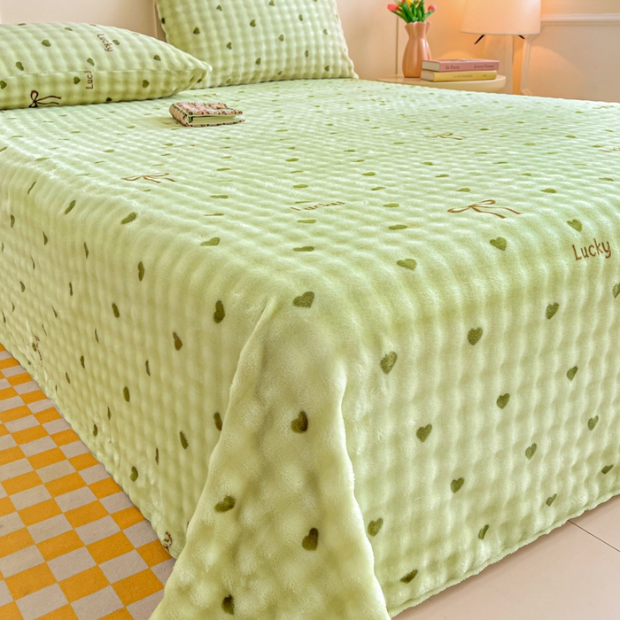 91家纺网 家纺一手货源 找家纺 爱屋及屋 2025新款牛奶泡泡绒印花单床单 床单单件 绿色爱心