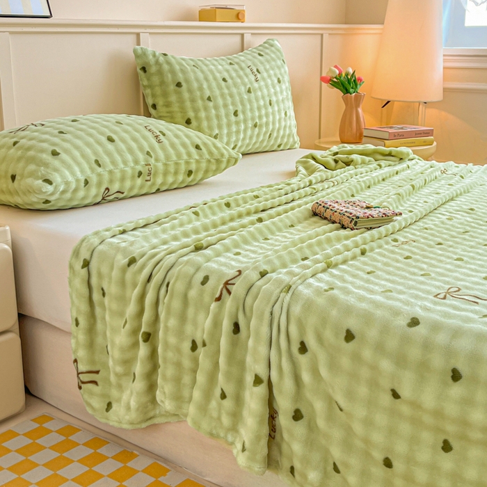 91家纺网 家纺一手货源 找家纺 爱屋及屋 2025新款牛奶泡泡绒印花单床单 床单单件 绿色爱心