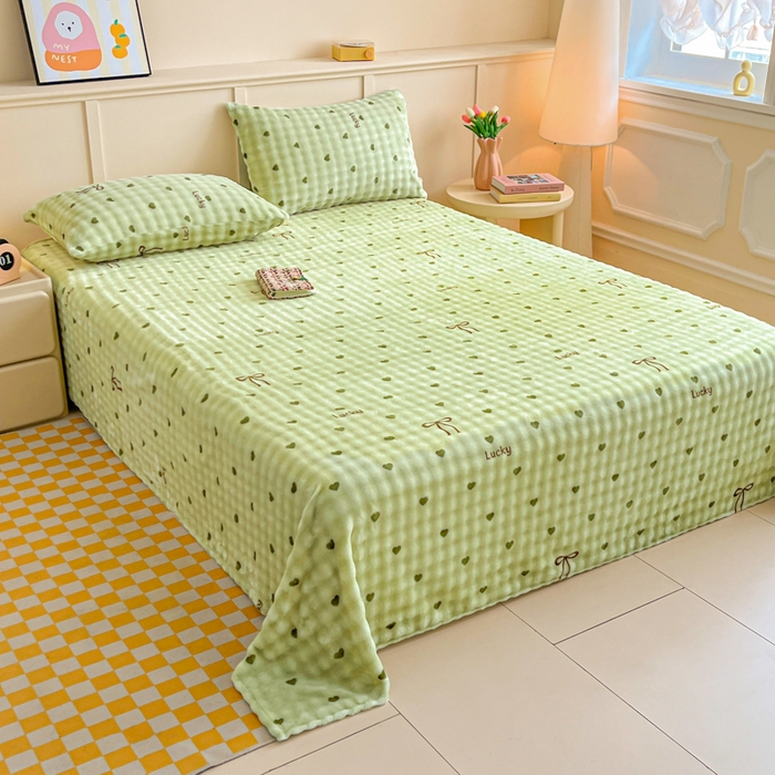 91家纺网 家纺一手货源 找家纺 爱屋及屋 2025新款牛奶泡泡绒印花单床单 床单单件 绿色爱心