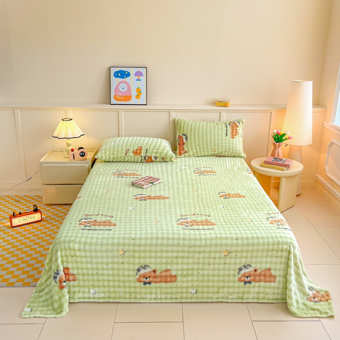 91家纺网 家纺一手货源 找家纺 爱屋及屋 2025新款牛奶泡泡绒印花单床单 床单单件 睡梦小熊