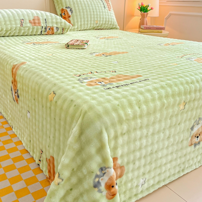 91家纺网 家纺一手货源 找家纺 爱屋及屋 2025新款牛奶泡泡绒印花单床单 床单单件 睡梦小熊