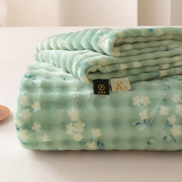 91家纺网 家纺一手货源 找家纺 爱屋及屋 2025新款牛奶泡泡绒印花单床单 床单单件 碎花绿萌