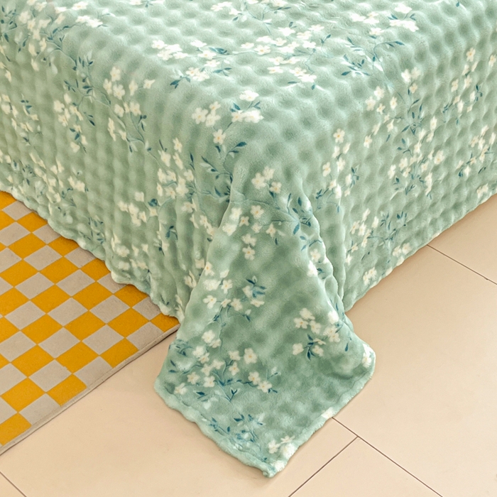 91家纺网 家纺一手货源 找家纺 爱屋及屋 2025新款牛奶泡泡绒印花单床单 床单单件 碎花绿萌