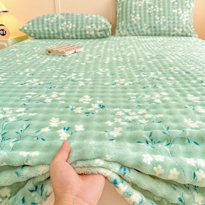 91家纺网 家纺一手货源 找家纺 爱屋及屋 2025新款牛奶泡泡绒印花单床单 床单单件 碎花绿萌