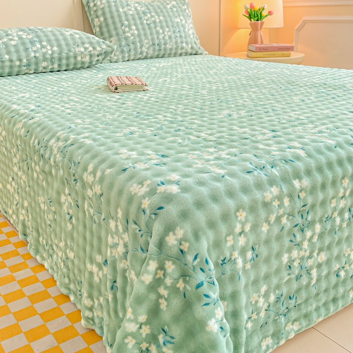 91家纺网 家纺一手货源 找家纺 爱屋及屋 2025新款牛奶泡泡绒印花单床单 床单单件 碎花绿萌