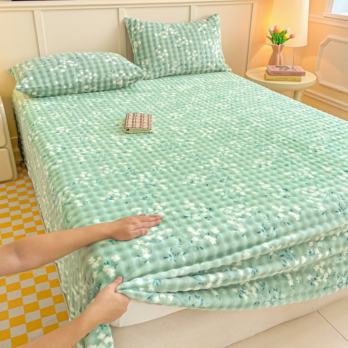91家纺网 家纺一手货源 找家纺 爱屋及屋 2025新款牛奶泡泡绒印花单床单 床单单件 碎花绿萌