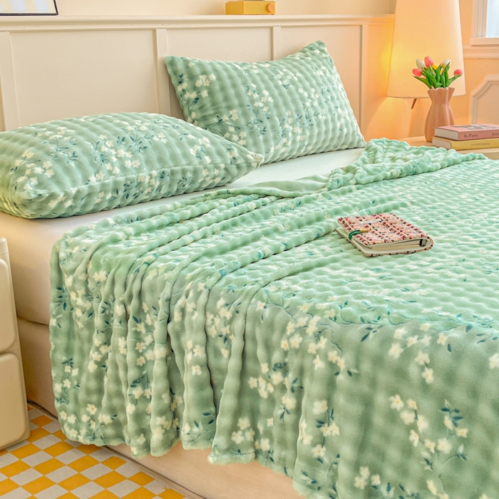 91家纺网 家纺一手货源 找家纺 爱屋及屋 2025新款牛奶泡泡绒印花单床单 床单单件 碎花绿萌