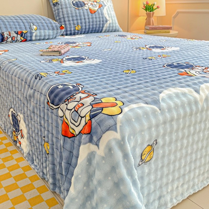 91家纺网 家纺一手货源 找家纺 爱屋及屋 2025新款牛奶泡泡绒印花单床单 床单单件 星际太空