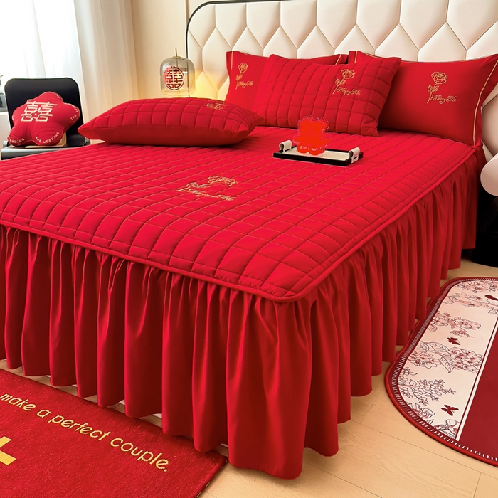 91家纺网 家纺一手货源 找家纺 七仙女家纺 2025新款轻奢婚庆高克重水洗磨毛夹棉床裙单床裙床裙单件床裙三件套 花开并蒂