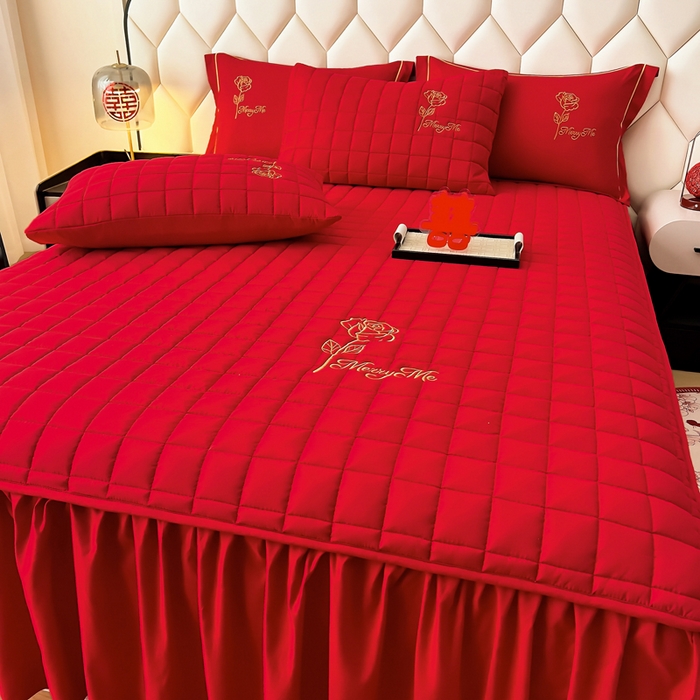 91家纺网 家纺一手货源 找家纺 七仙女家纺 2025新款轻奢婚庆高克重水洗磨毛夹棉床裙单床裙床裙单件床裙三件套 花开并蒂