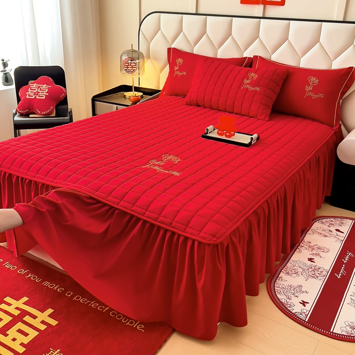 91家纺网 家纺一手货源 找家纺 七仙女家纺 2025新款轻奢婚庆高克重水洗磨毛夹棉床裙单床裙床裙单件床裙三件套 花开并蒂