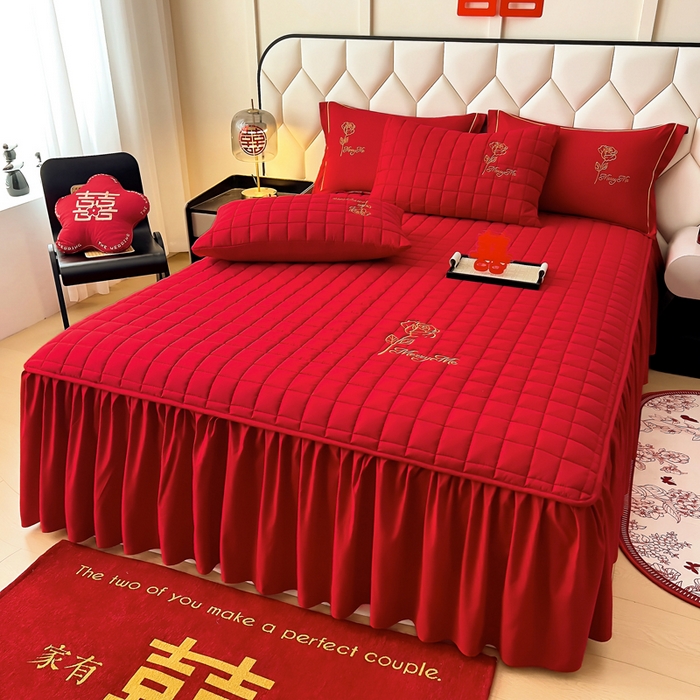 91家纺网 家纺一手货源 找家纺 七仙女家纺 2025新款轻奢婚庆高克重水洗磨毛夹棉床裙单床裙床裙单件床裙三件套 花开并蒂