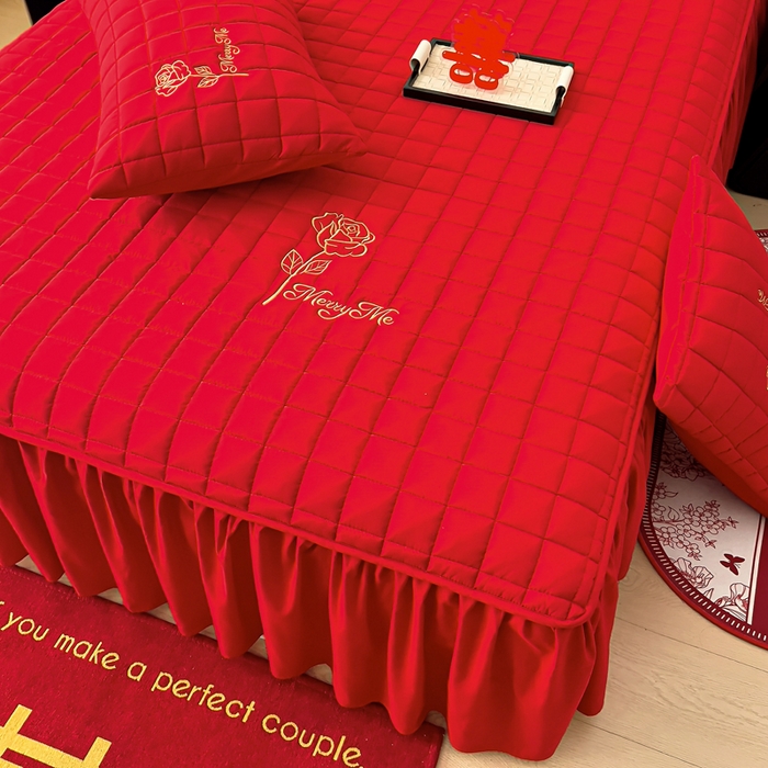 91家纺网 家纺一手货源 找家纺 七仙女家纺 2025新款轻奢婚庆高克重水洗磨毛夹棉床裙单床裙床裙单件床裙三件套 花开并蒂