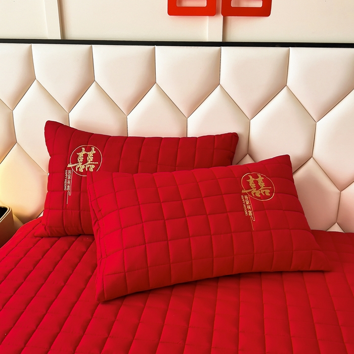 91家纺网 家纺一手货源 找家纺 七仙女家纺 2025新款轻奢婚庆高克重水洗磨毛夹棉床裙单床裙床裙单件床裙三件套 吾家有喜