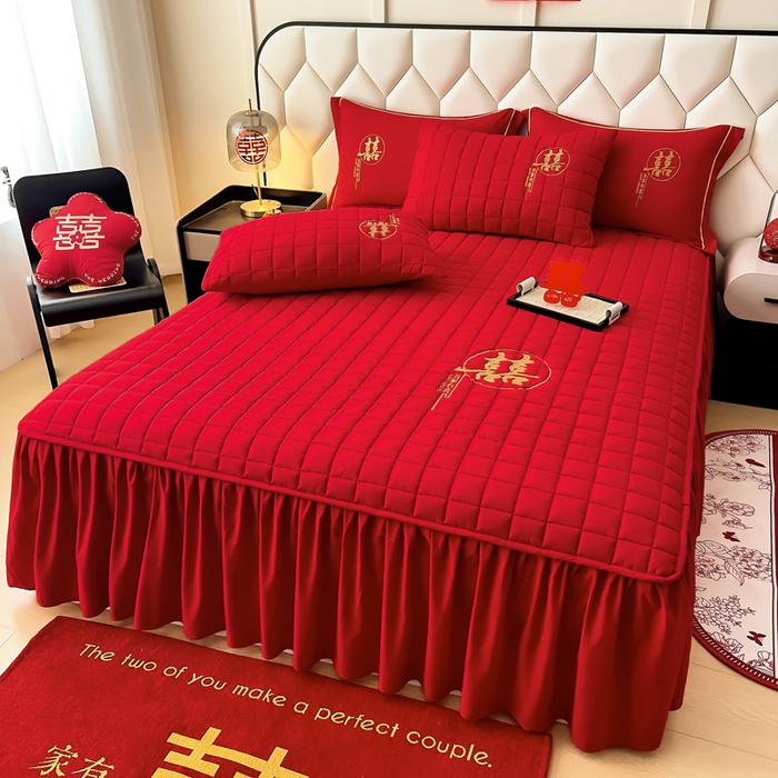 91家纺网 家纺一手货源 找家纺 七仙女家纺 2025新款轻奢婚庆高克重水洗磨毛夹棉床裙单床裙床裙单件床裙三件套 吾家有喜