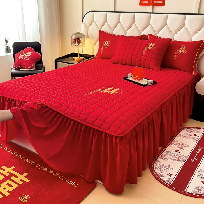 91家纺网 家纺一手货源 找家纺 七仙女家纺 2025新款轻奢婚庆高克重水洗磨毛夹棉床裙单床裙床裙单件床裙三件套 吾家有喜