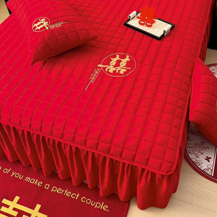 91家纺网 家纺一手货源 找家纺 七仙女家纺 2025新款轻奢婚庆高克重水洗磨毛夹棉床裙单床裙床裙单件床裙三件套 吾家有喜