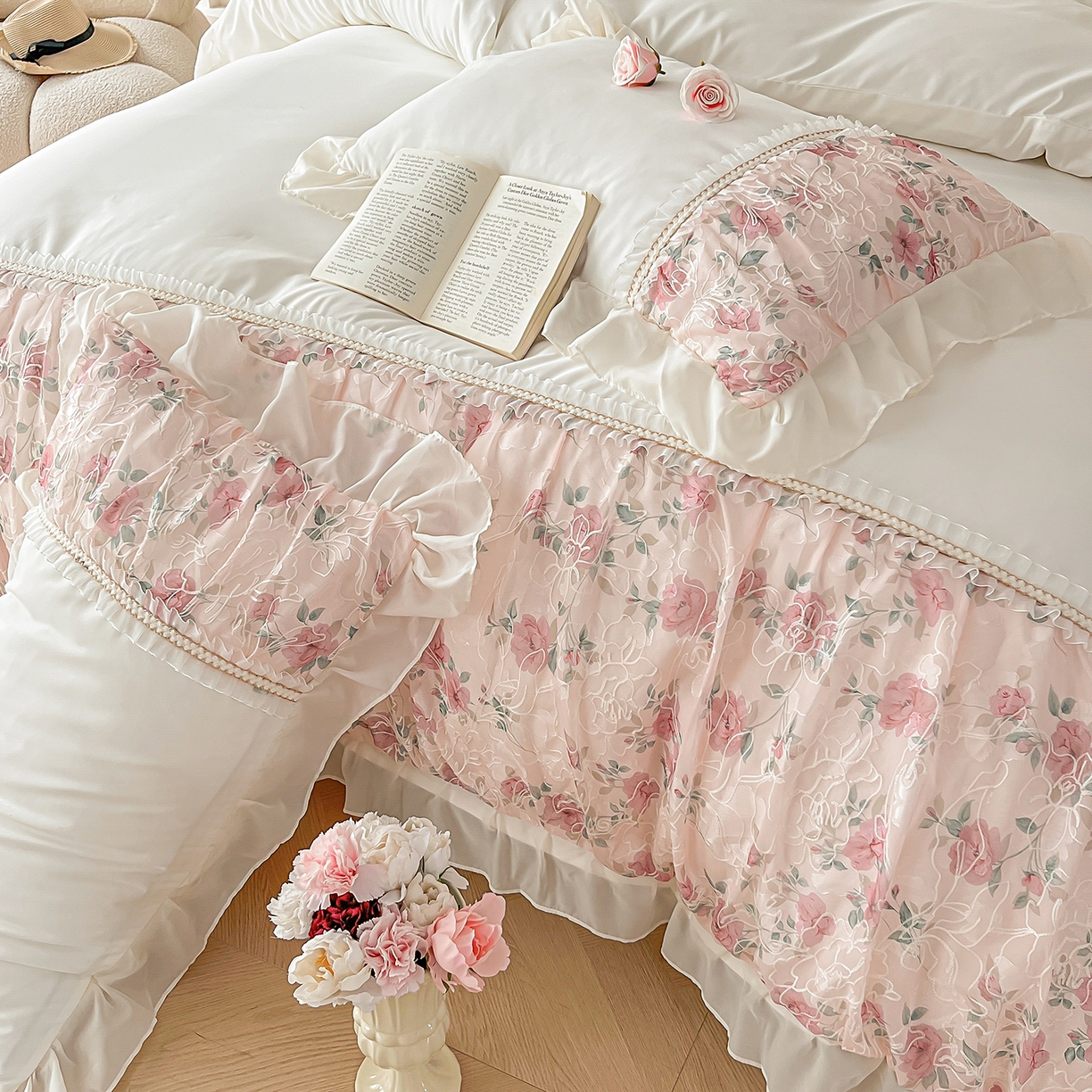 91家纺网 家纺一手货源 找家纺 （总）富宁家纺 2025新款蕾丝刺绣数码印花款四件套-浅影玫瑰