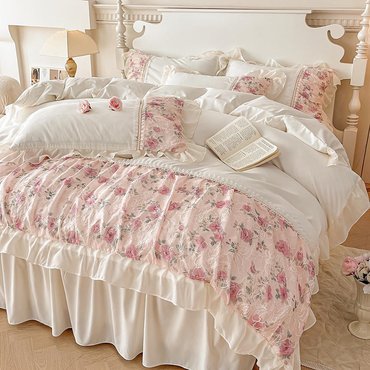 91家纺网 家纺一手货源 找家纺 （总）富宁家纺 2025新款蕾丝刺绣数码印花款四件套-浅影玫瑰