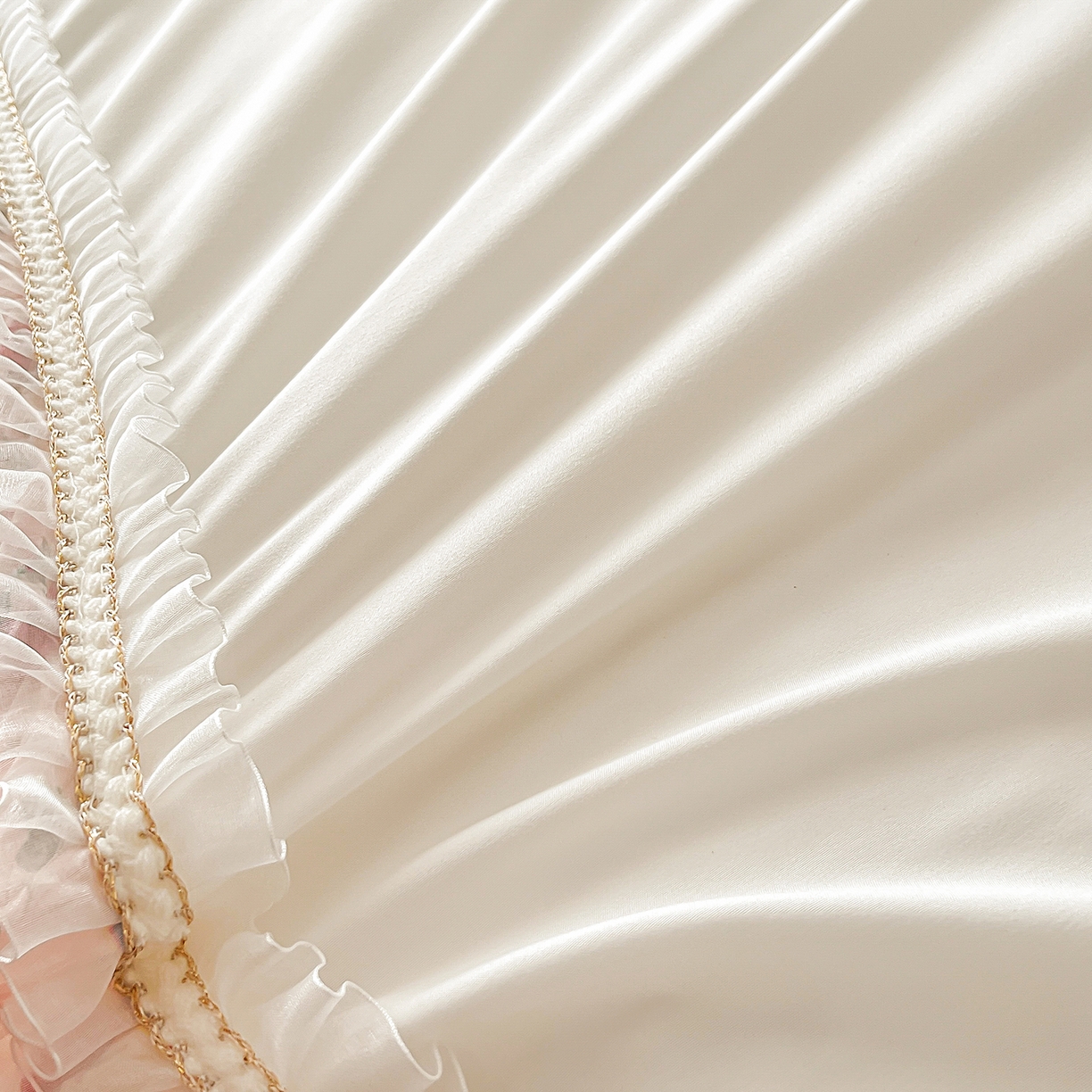 91家纺网 家纺一手货源 找家纺 （总）富宁家纺 2025新款蕾丝刺绣数码印花款四件套-浅影玫瑰