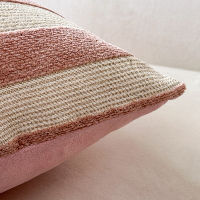 91家纺网 家纺一手货源 找家纺 新奇异 2025新款雪尼尔条纹抱枕 粉色
