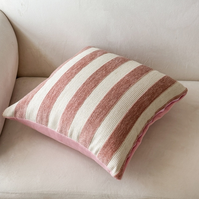 91家纺网 家纺一手货源 找家纺 新奇异 2025新款雪尼尔条纹抱枕 粉色