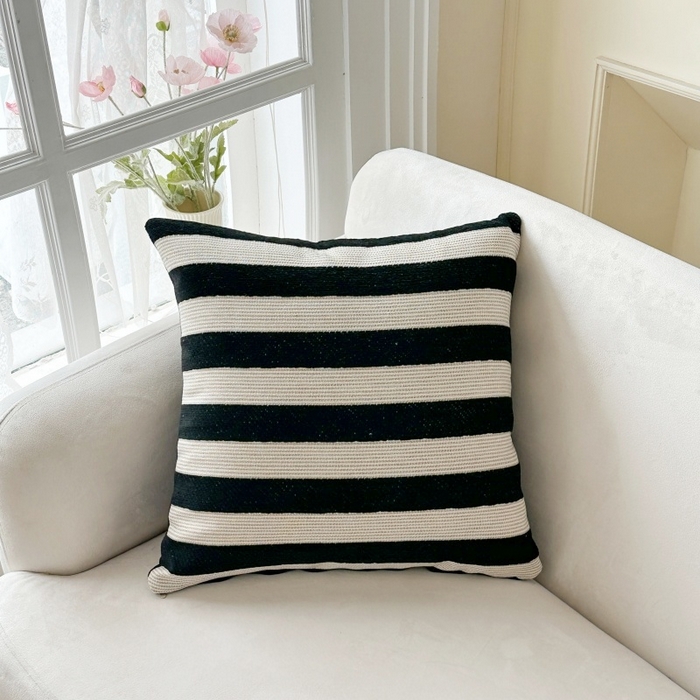 新奇异 2025新款雪尼尔条纹抱枕 黑色